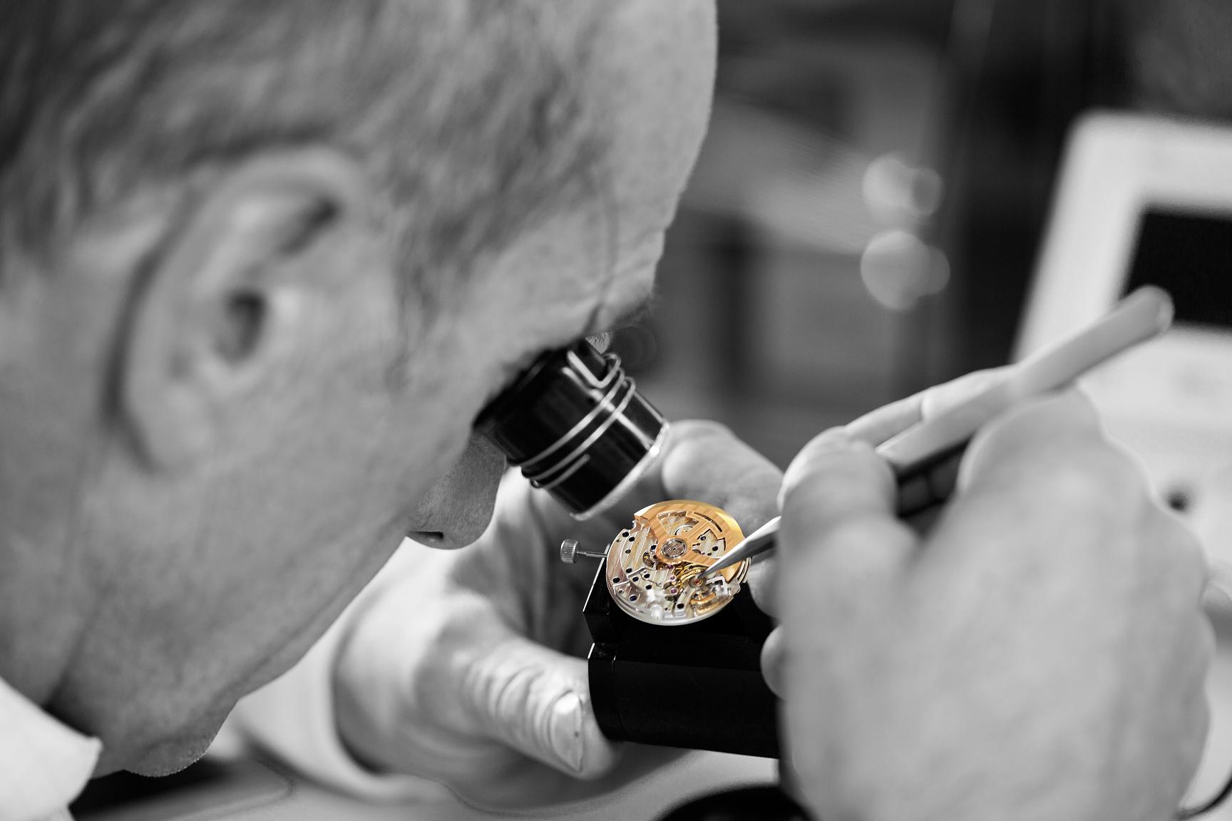 working_on_the_precision_of_the_gyrolab_balance_wheel_c_johannsauty-jaeger-lecoultre_1